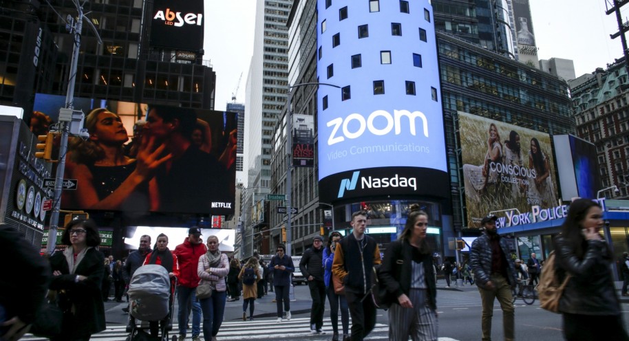 Zoom advertising on a building