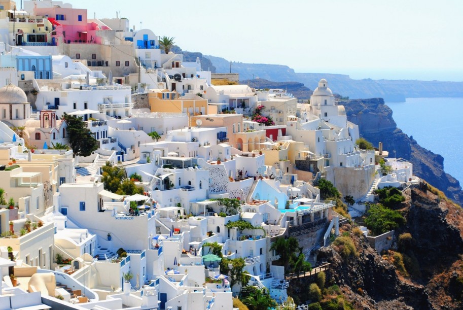 Living in Greece: 4 Key Reasons Why You Should Move to Greece